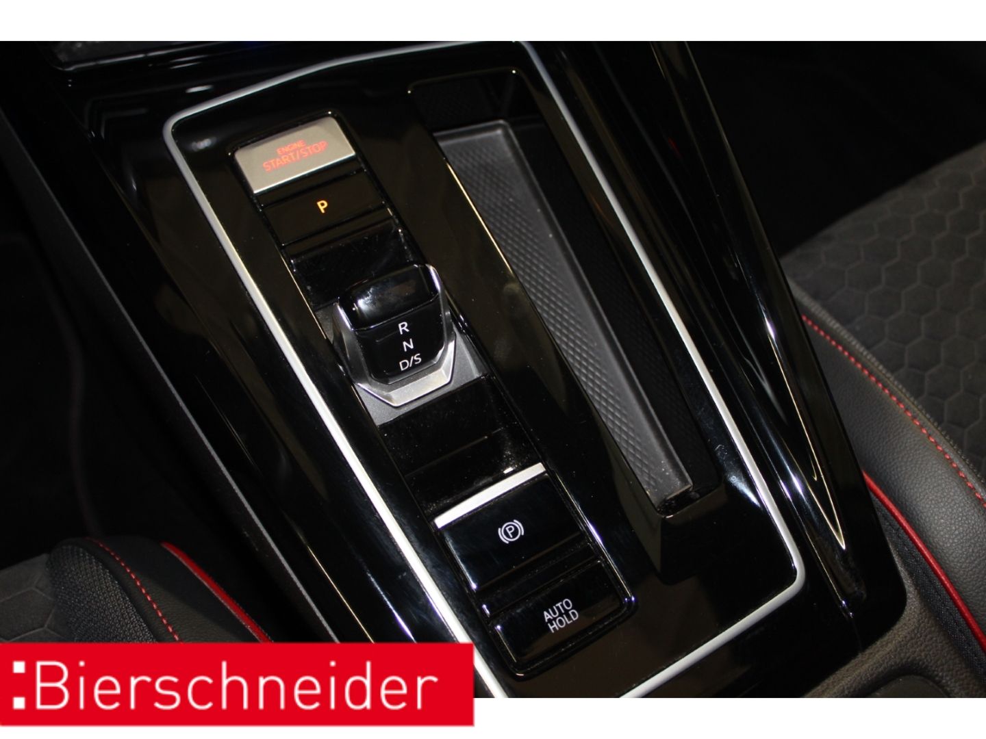 Volkswagen Golf 2023 г. Чёрный, пробег 39980 км