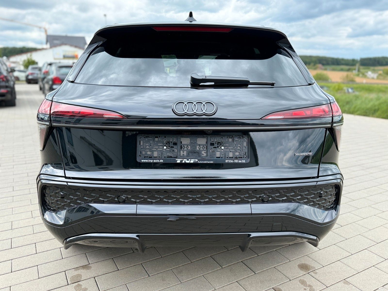 Audi Q3 2026 г. Чёрный, пробег 10 км