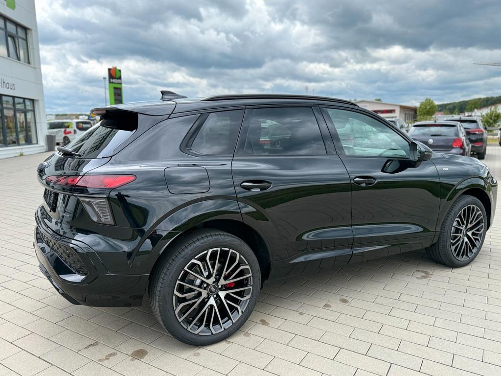 Audi Q3 2026 г. Чёрный, пробег 10 км