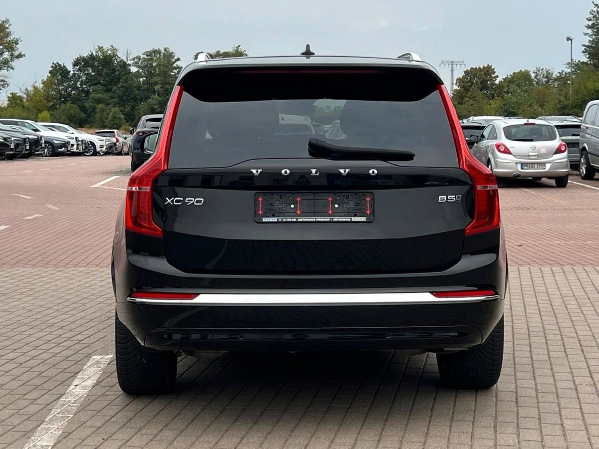 Volvo XC90 2023 г. Чёрный, пробег 45100 км