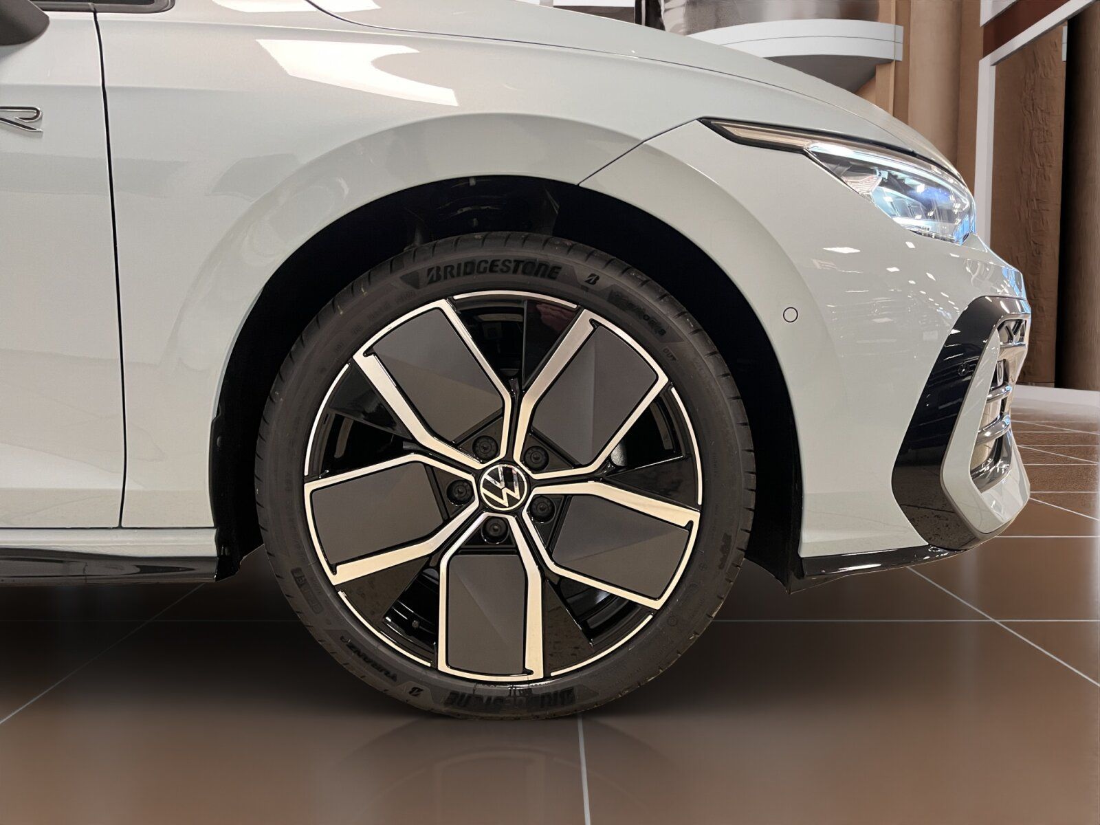 Volkswagen Golf 2025 г. Синий, пробег 18500 км
