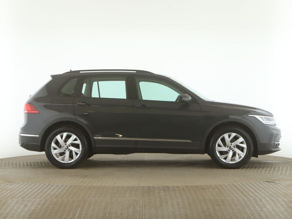 Volkswagen Tiguan 2022 г. Серый, пробег 55354 км