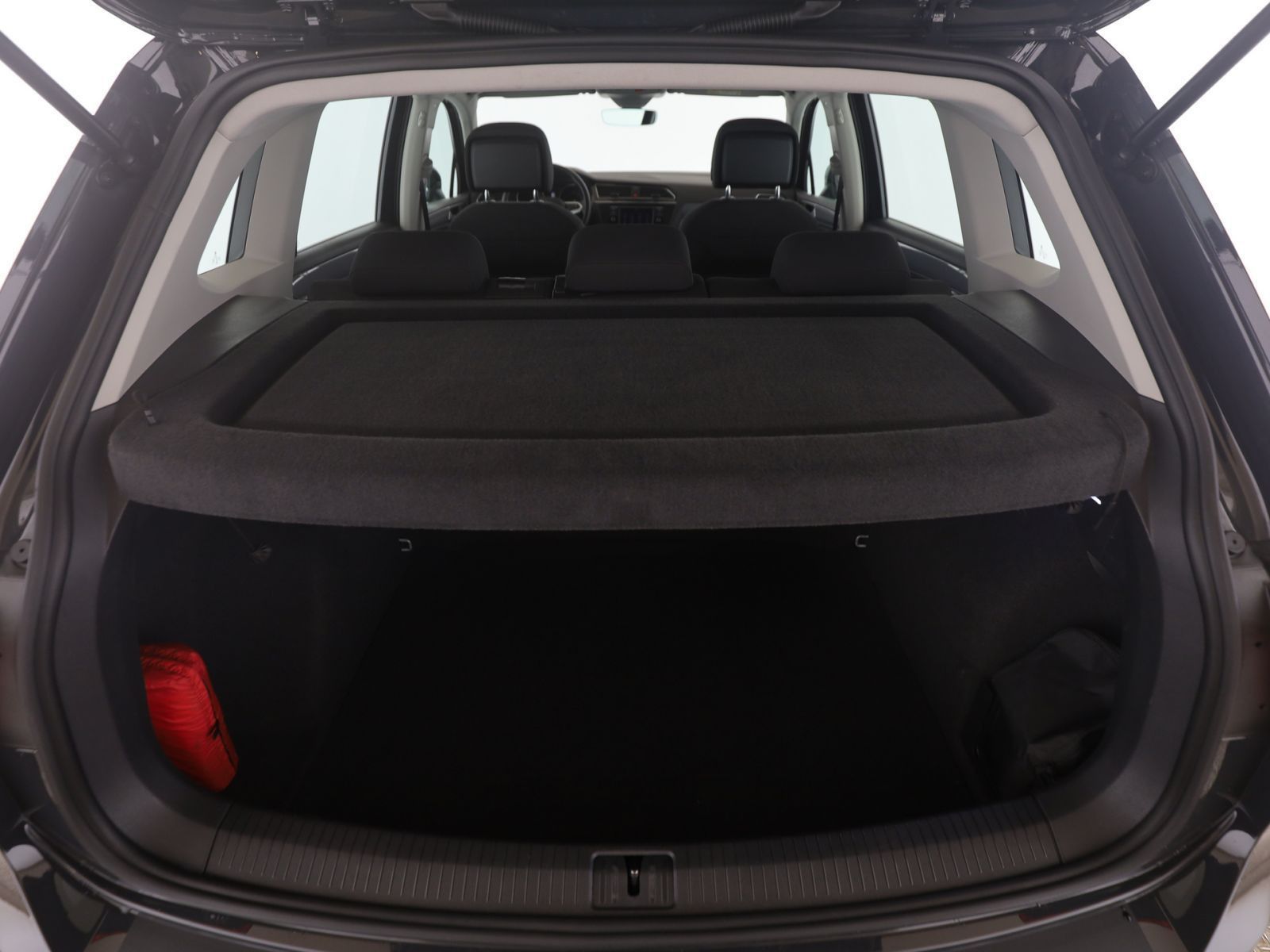 Volkswagen Tiguan 2022 г. Серый, пробег 55354 км
