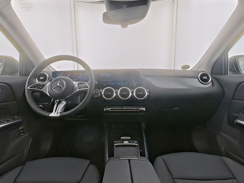 Mercedes-Benz GLA 250 2025 г. Серый, пробег 4610 км