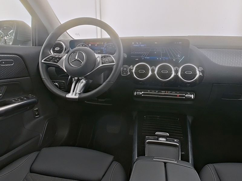 Mercedes-Benz GLA 250 2025 г. Серый, пробег 4610 км