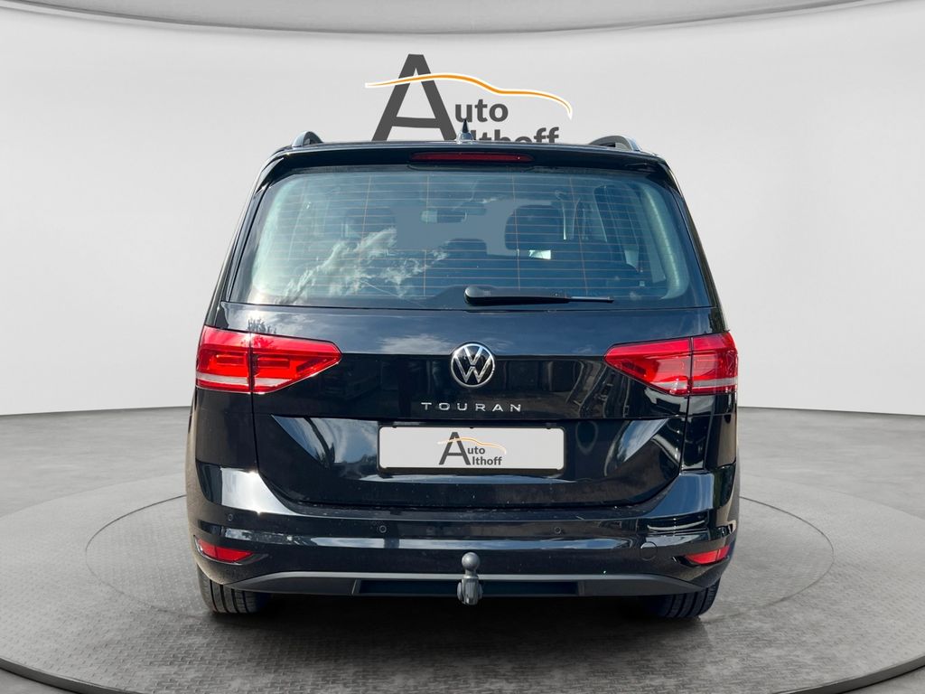 Volkswagen Touran 2023 г. Чёрный, пробег 57980 км