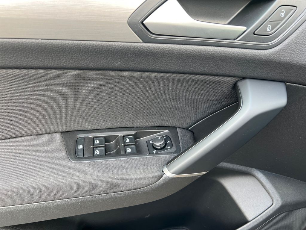Volkswagen Touran 2023 г. Чёрный, пробег 57980 км
