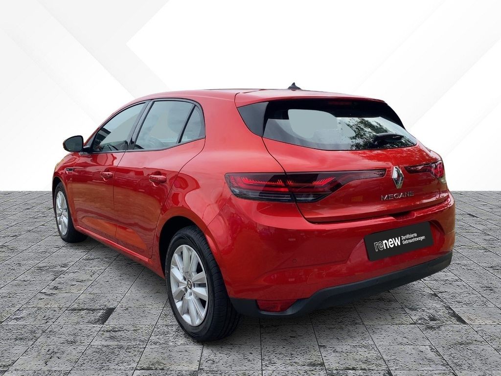 Renault Megane 2022 г. Красный, пробег 47996 км