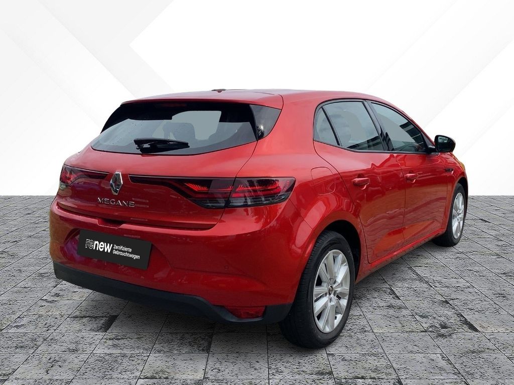 Renault Megane 2022 г. Красный, пробег 47996 км