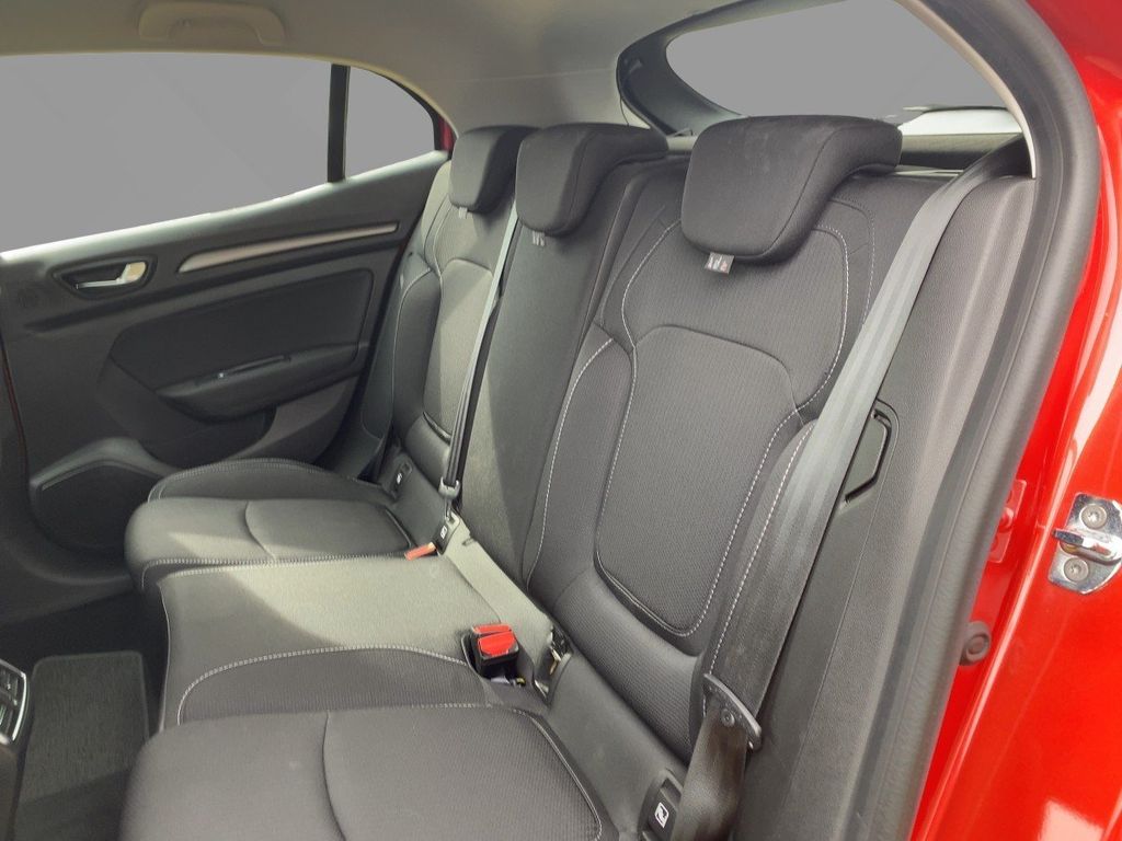 Renault Megane 2022 г. Красный, пробег 47996 км
