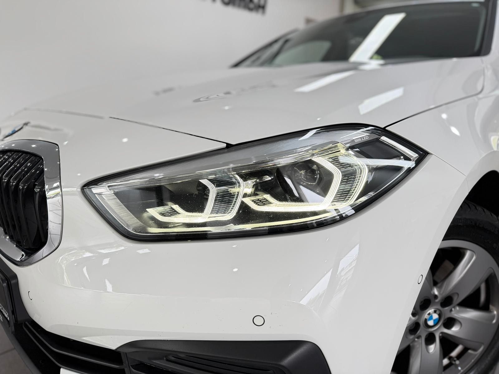 BMW 118 2022 г. Белый, пробег 55000 км