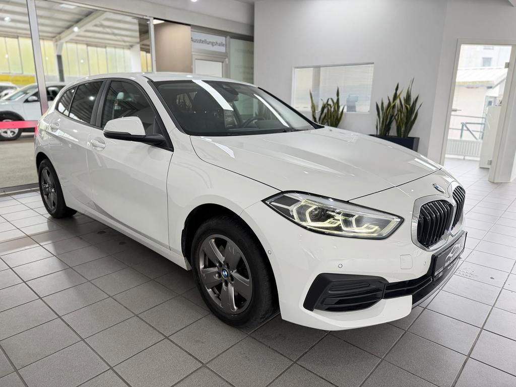 BMW 118 2022 г. Белый, пробег 55000 км
