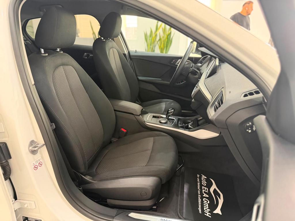 BMW 118 2022 г. Белый, пробег 55000 км