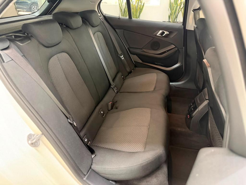 BMW 118 2022 г. Белый, пробег 55000 км