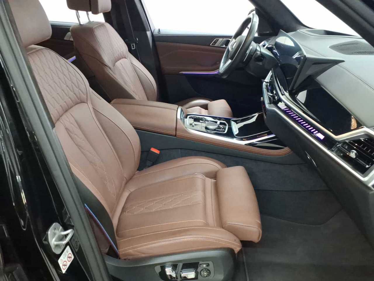 BMW X7 M60 2023 г. Чёрный, пробег 37897 км