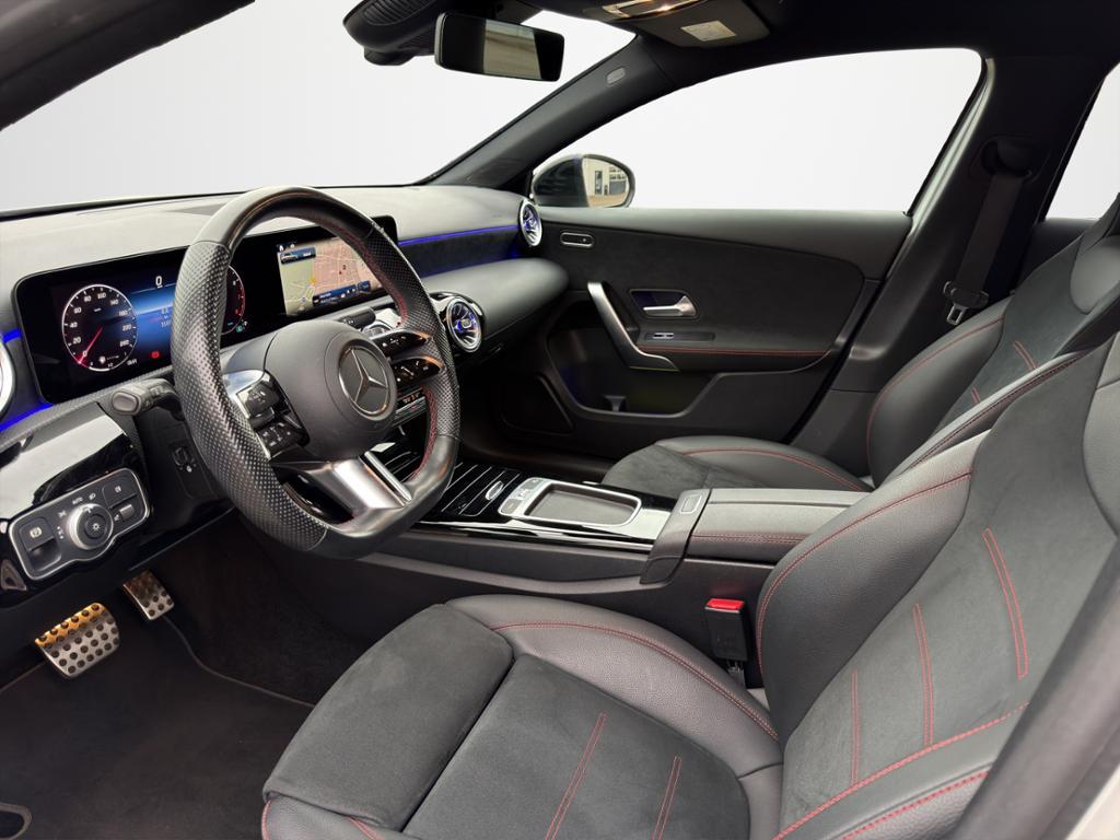 Mercedes-Benz A 180 2023 г. Серебристый, пробег 31073 км