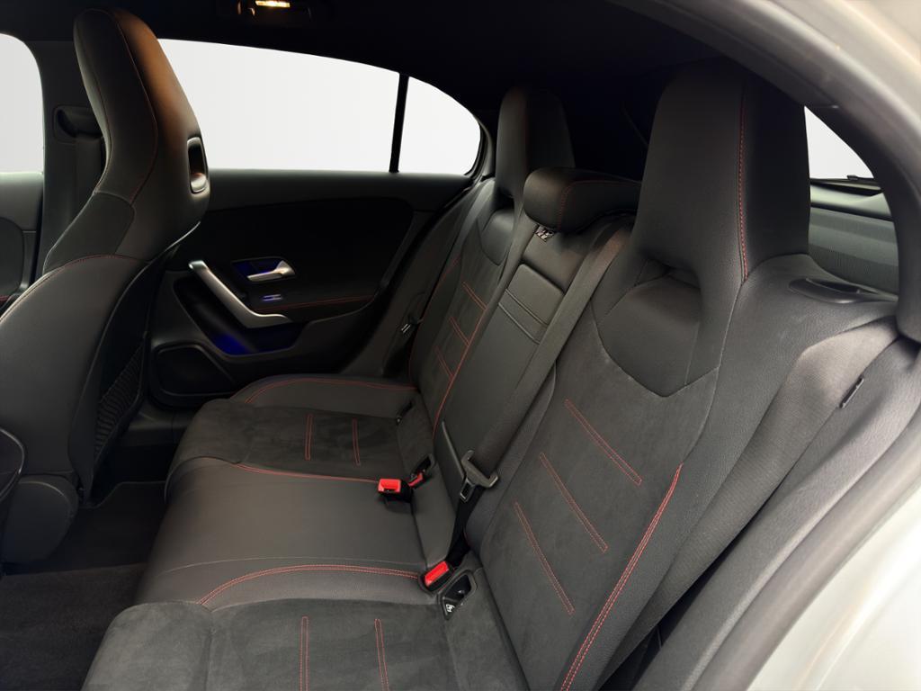 Mercedes-Benz A 180 2023 г. Серебристый, пробег 31073 км