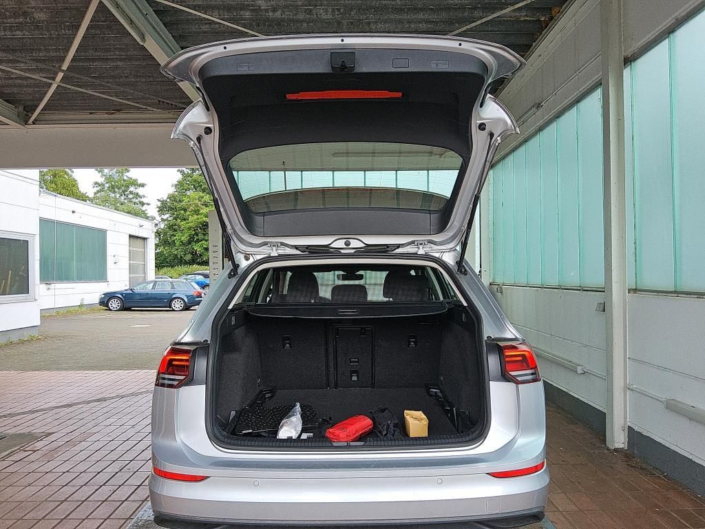 Volkswagen Golf 2023 г. Серебристый, пробег 50395 км