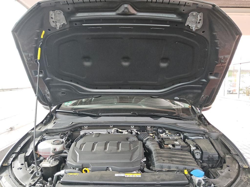 Volkswagen Golf 2023 г. Серебристый, пробег 50395 км