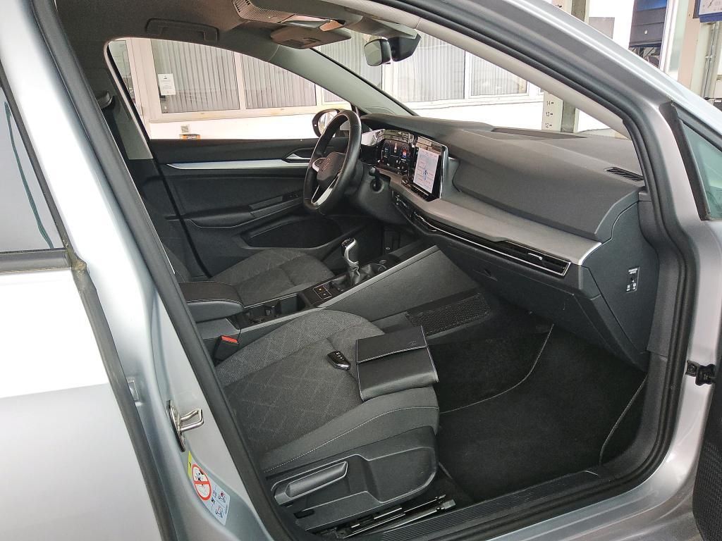 Volkswagen Golf 2023 г. Серебристый, пробег 50395 км