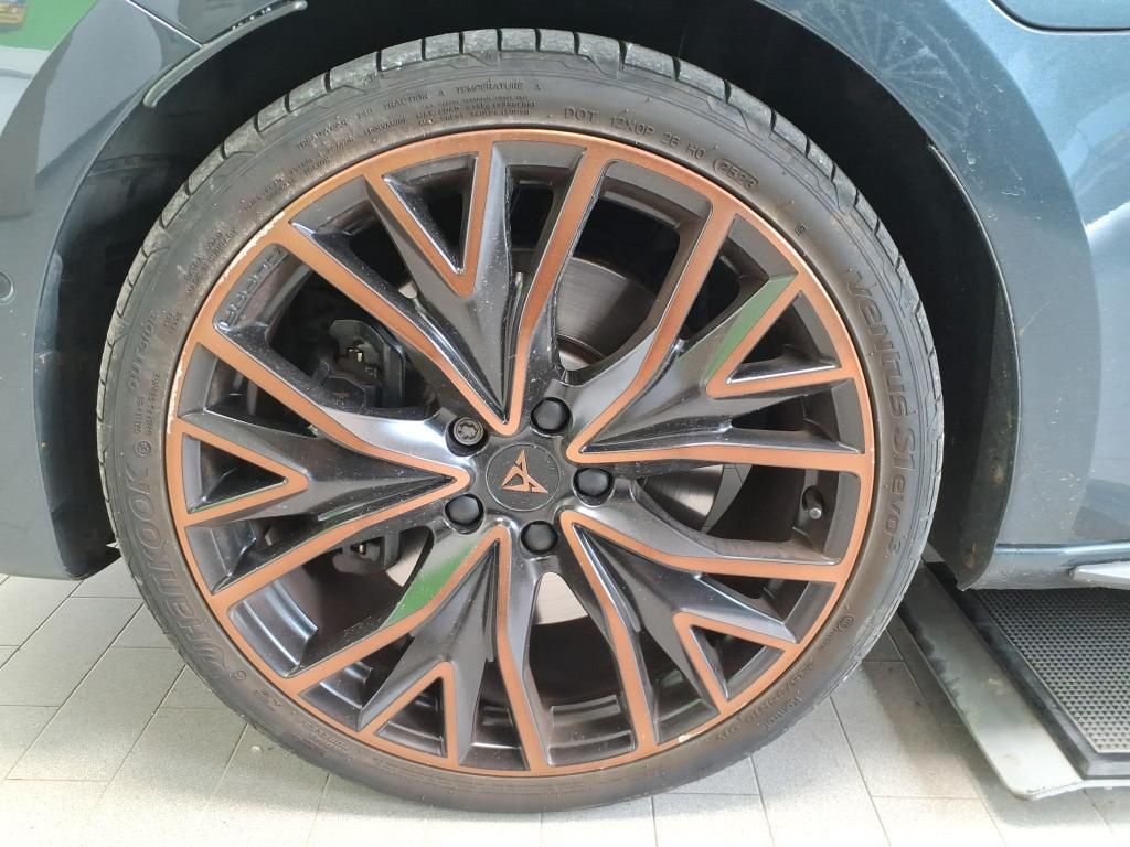 Cupra Leon 2023 г. Серый, пробег 56450 км