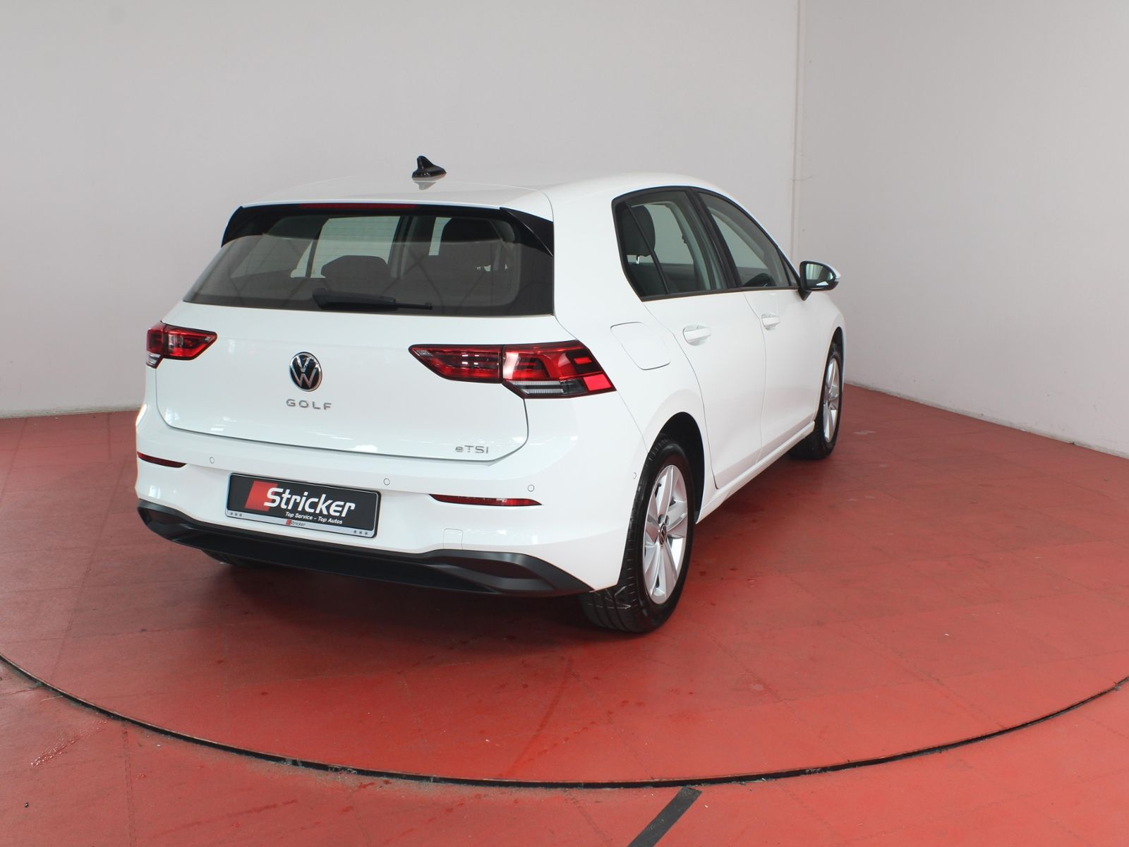 Volkswagen Golf 2024 г. Белый, пробег 47438 км