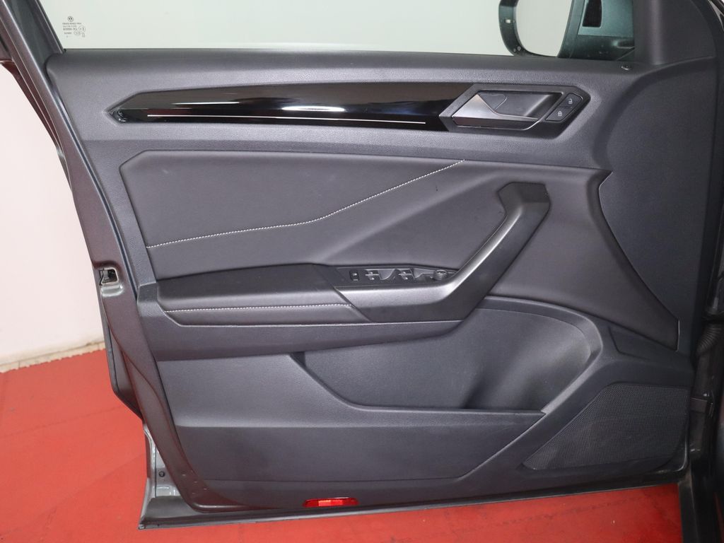 Volkswagen T-Roc 2022 г. Серый, пробег 49883 км