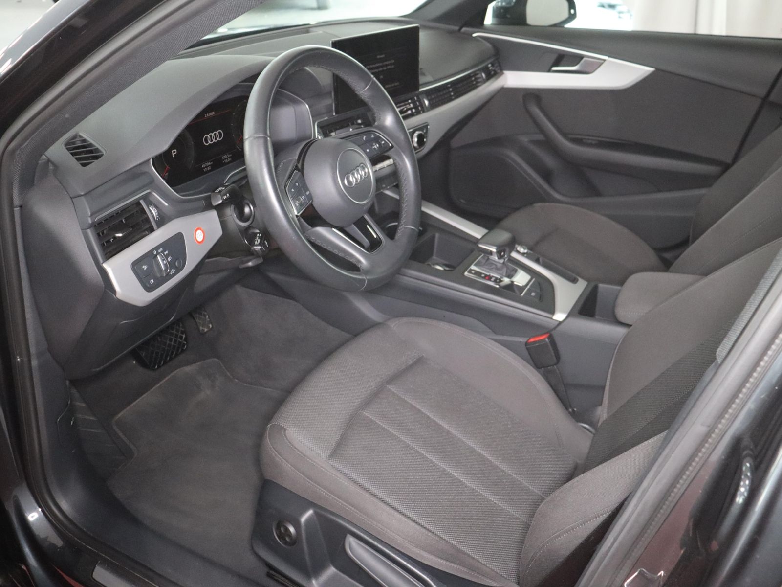 Audi A4 2022 г. Серый, пробег 45697 км