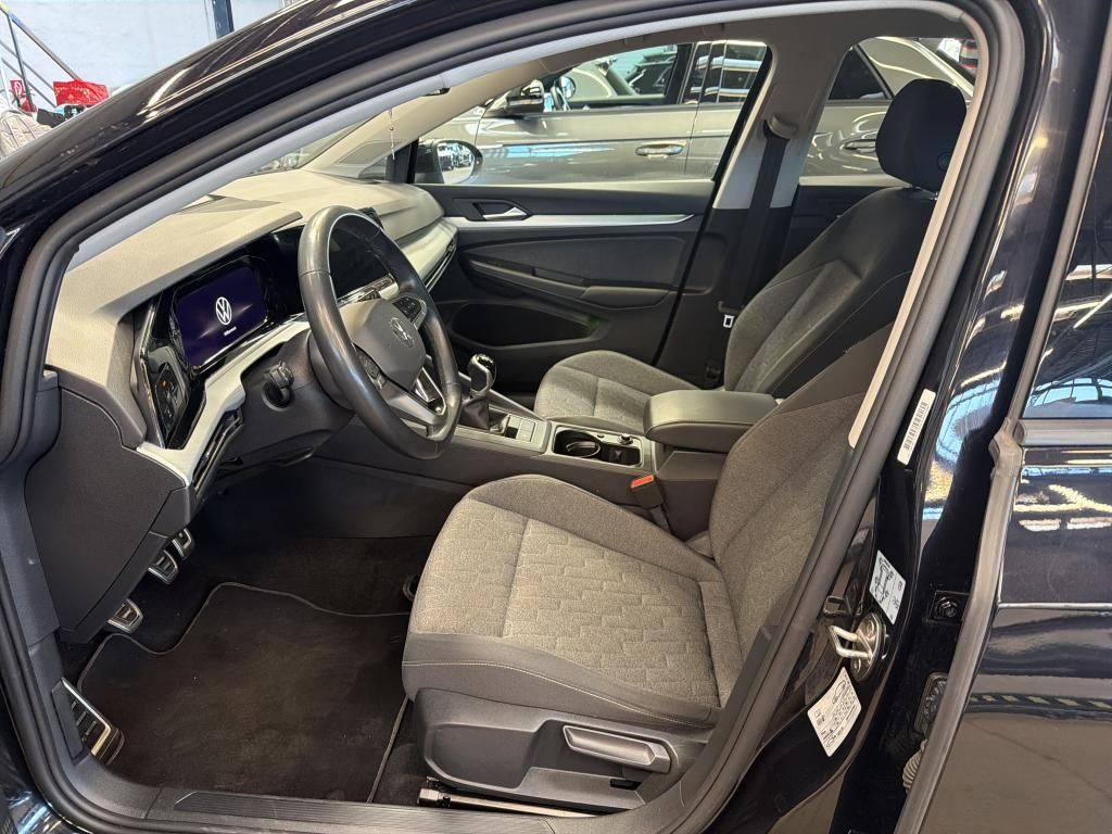 Volkswagen Golf 2023 г. Чёрный, пробег 52108 км
