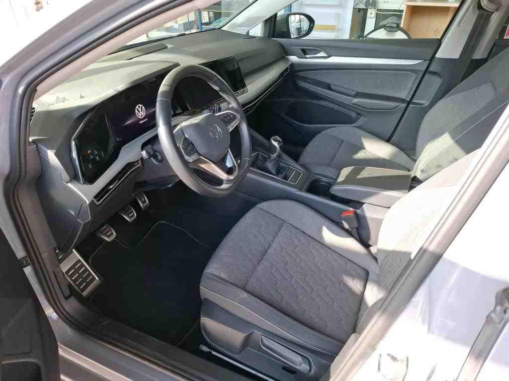 Volkswagen Golf 2024 г. Серый, пробег 37640 км