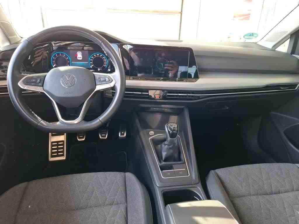 Volkswagen Golf 2024 г. Серый, пробег 37640 км