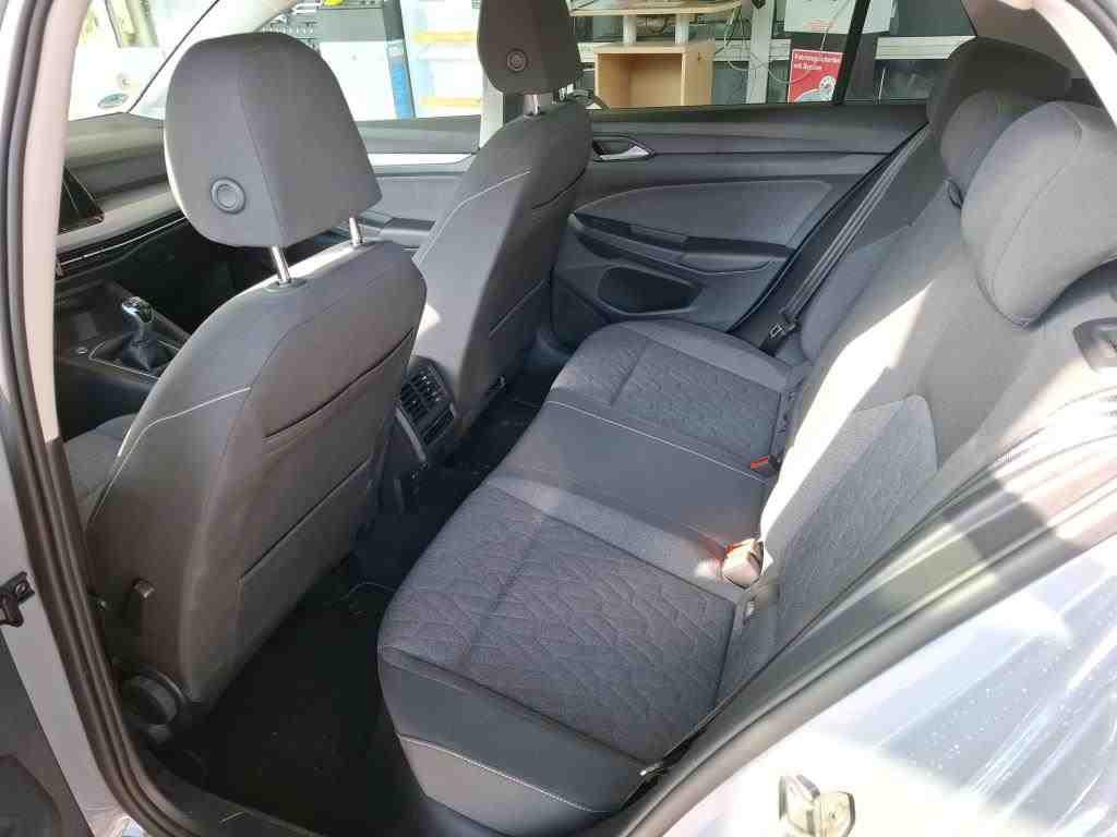 Volkswagen Golf 2024 г. Серый, пробег 37640 км