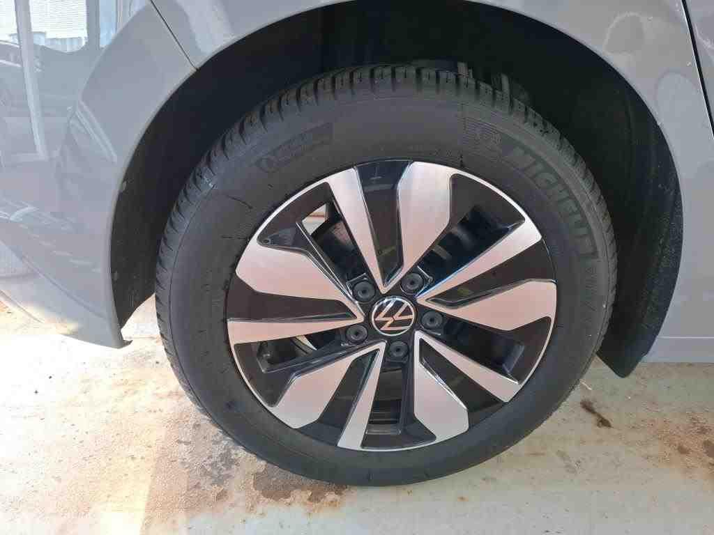 Volkswagen Golf 2024 г. Серый, пробег 37640 км