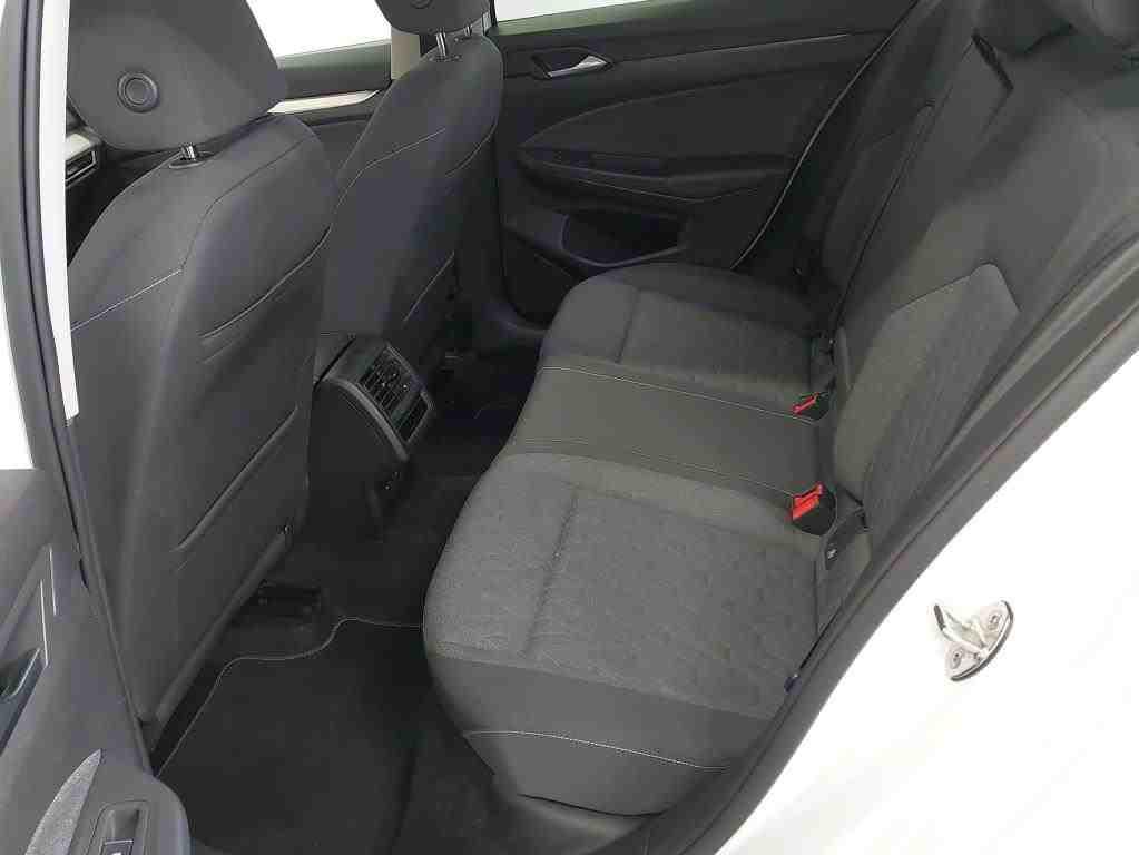 Volkswagen Golf 2024 г. Белый, пробег 20410 км