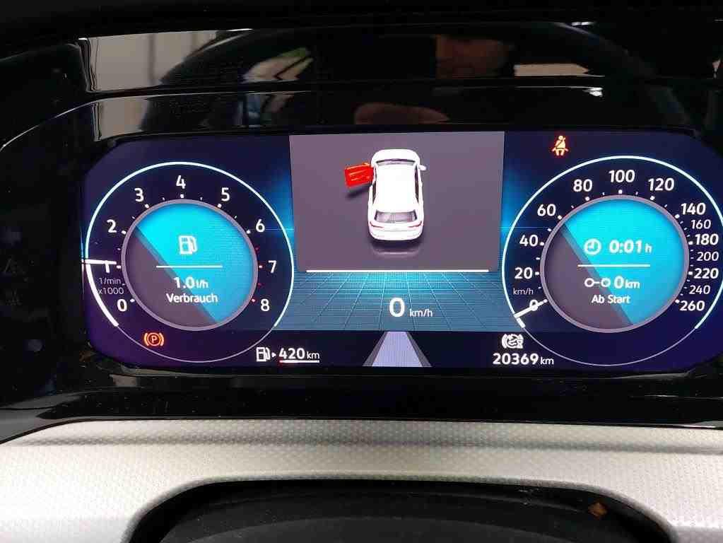 Volkswagen Golf 2024 г. Белый, пробег 20410 км