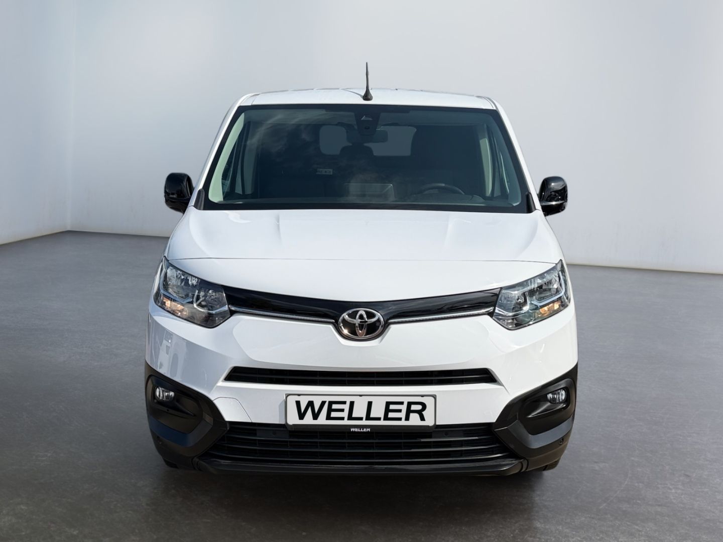 Toyota ProAce City 2023 г. Белый, пробег 26683 км