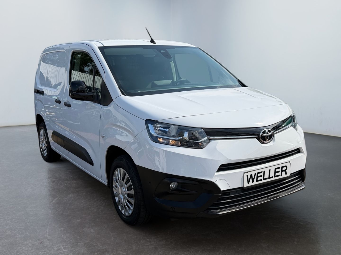 Toyota ProAce City 2023 г. Белый, пробег 26683 км