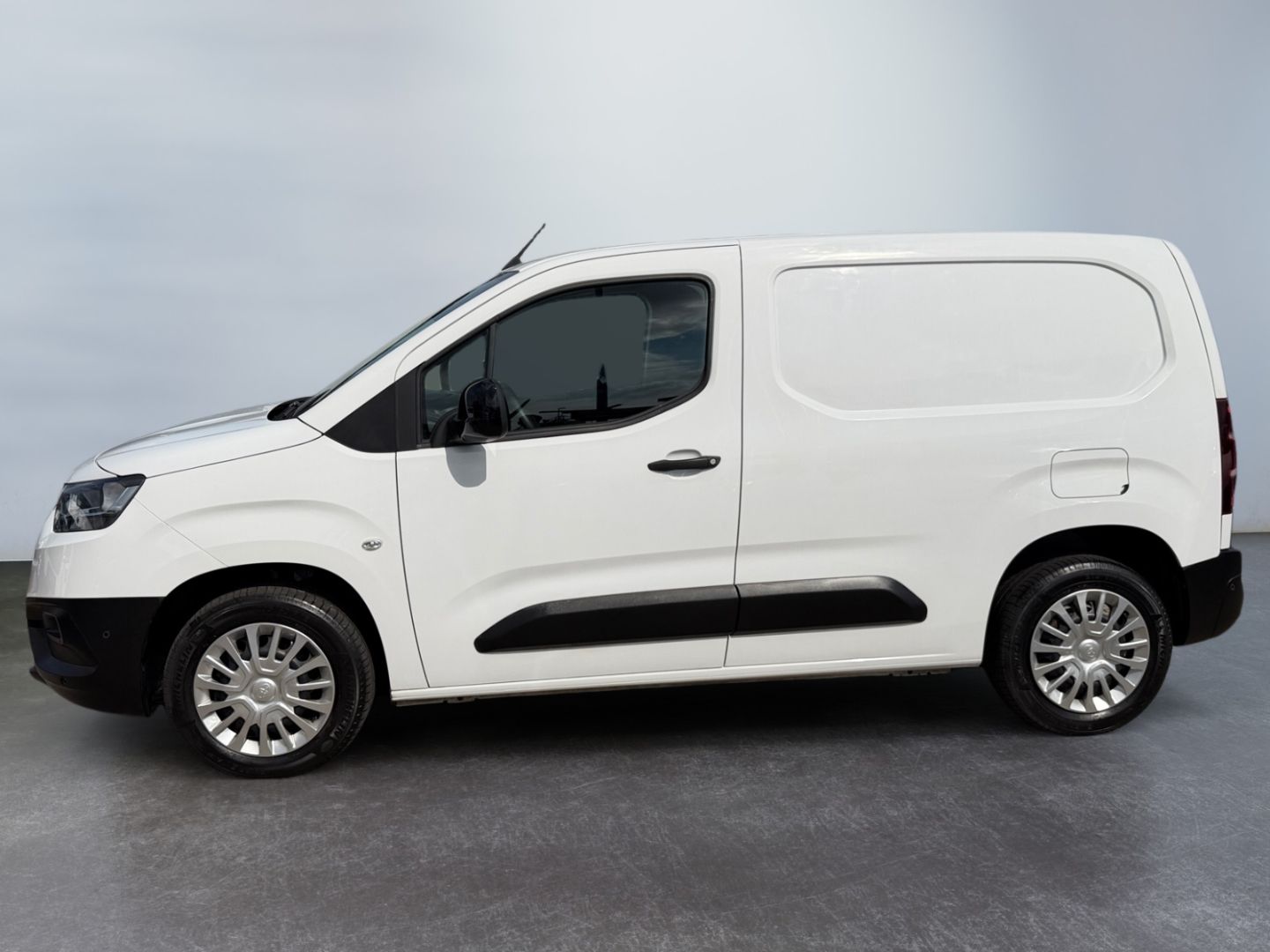 Toyota ProAce City 2023 г. Белый, пробег 26683 км