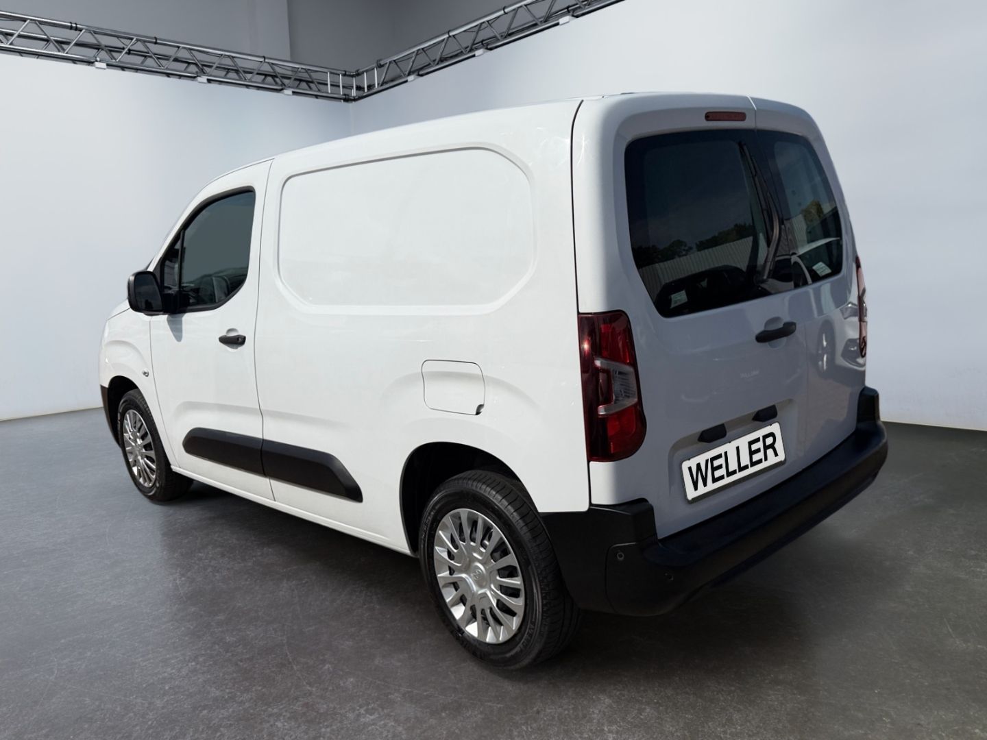 Toyota ProAce City 2023 г. Белый, пробег 26683 км