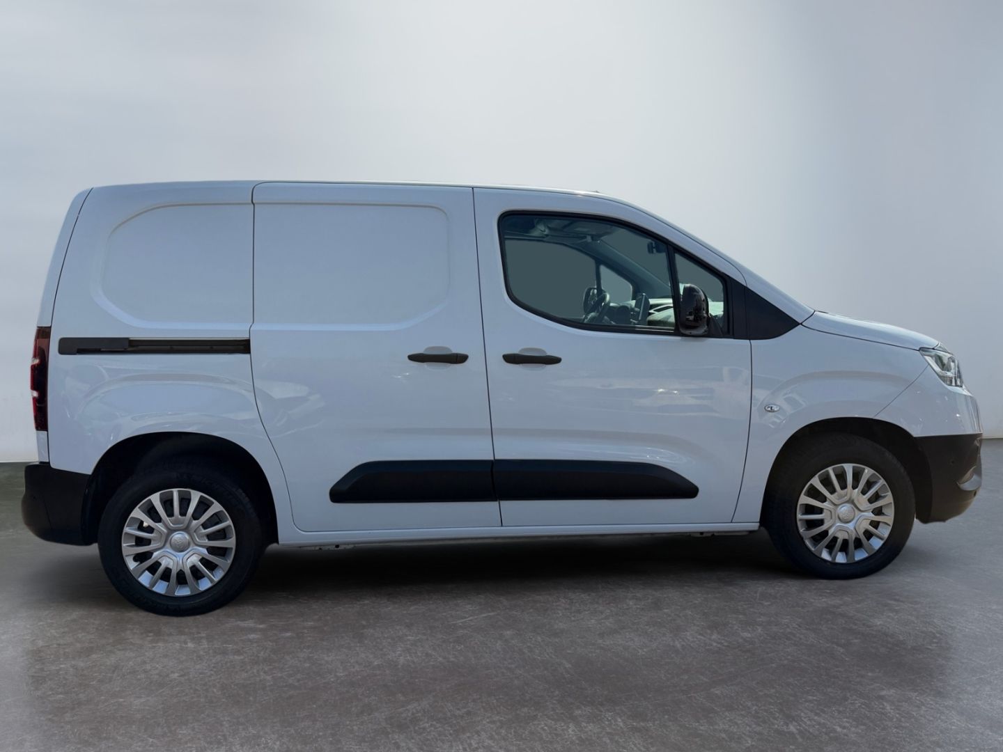 Toyota ProAce City 2023 г. Белый, пробег 26683 км