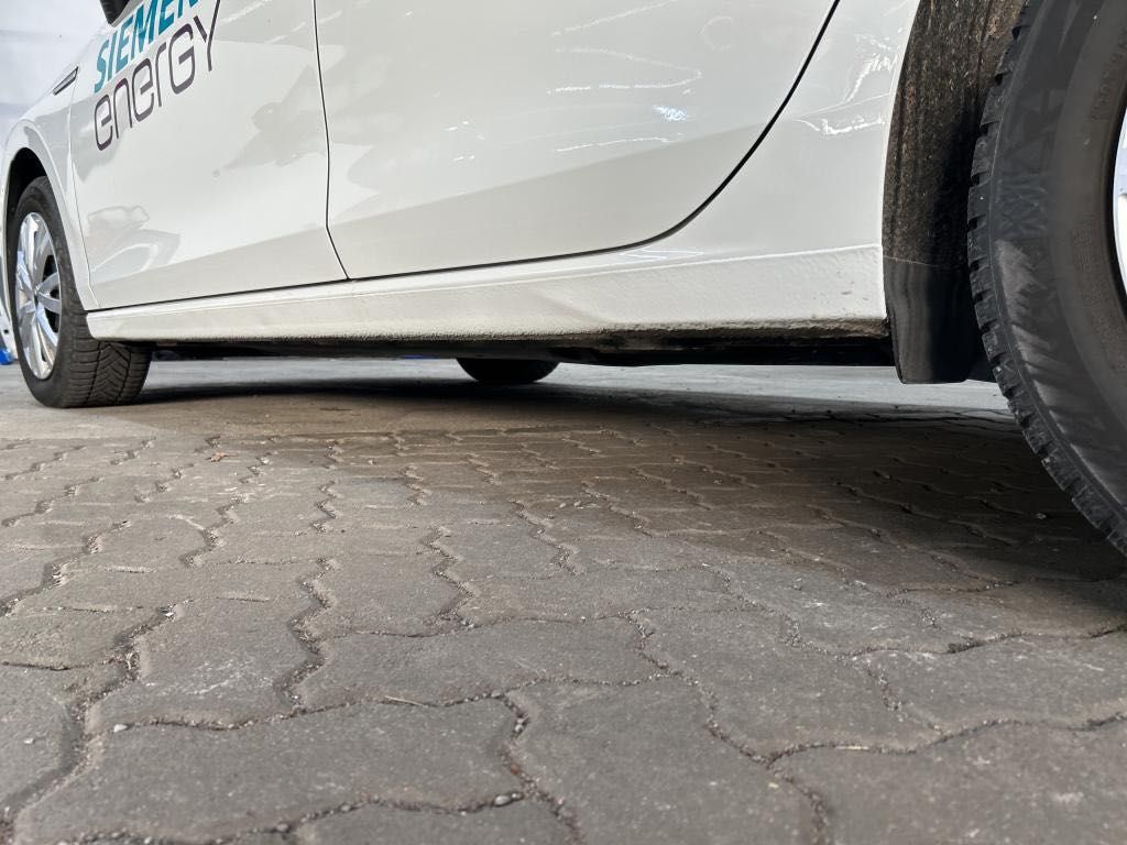 Volkswagen Golf 2023 г. Белый, пробег 24950 км