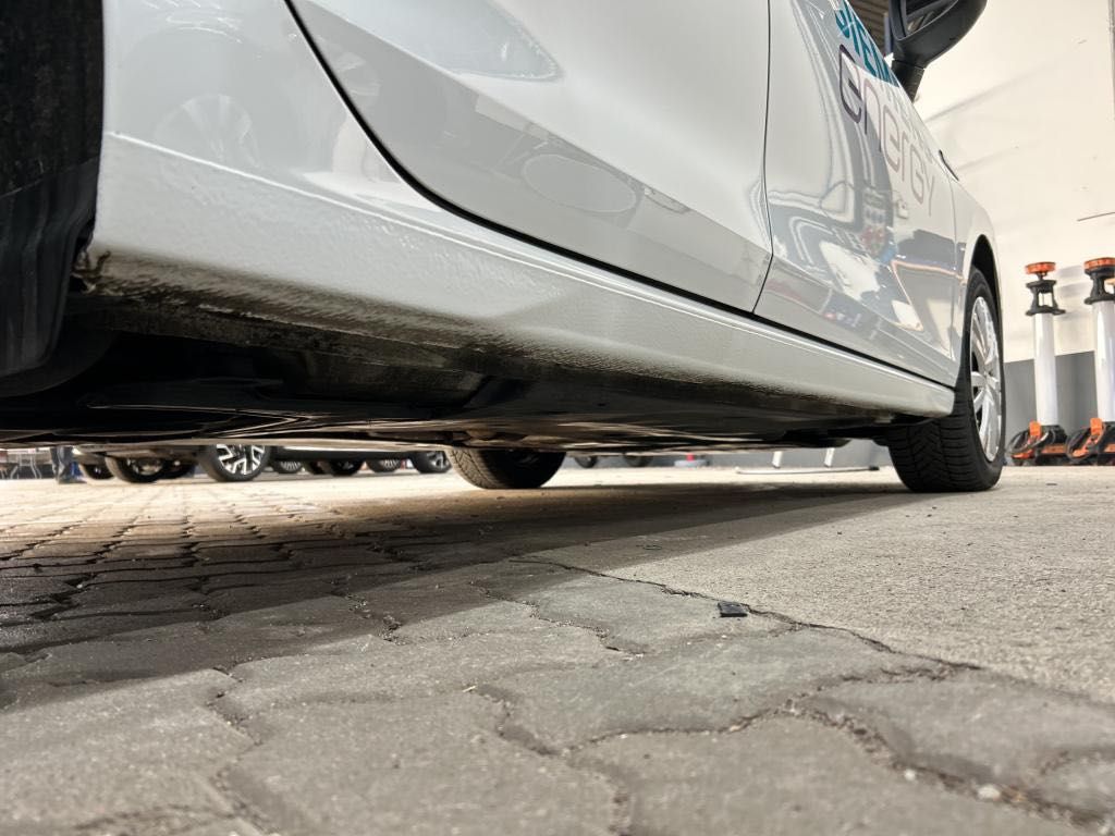 Volkswagen Golf 2023 г. Белый, пробег 24950 км