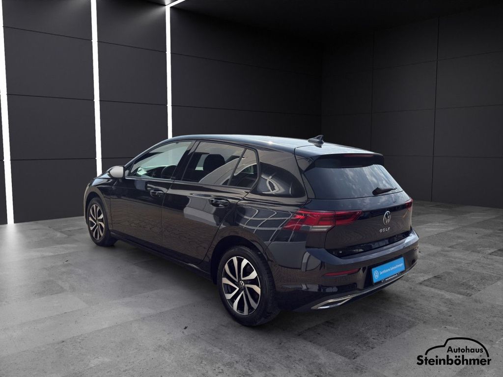 Volkswagen Golf 2023 г. Чёрный, пробег 45446 км