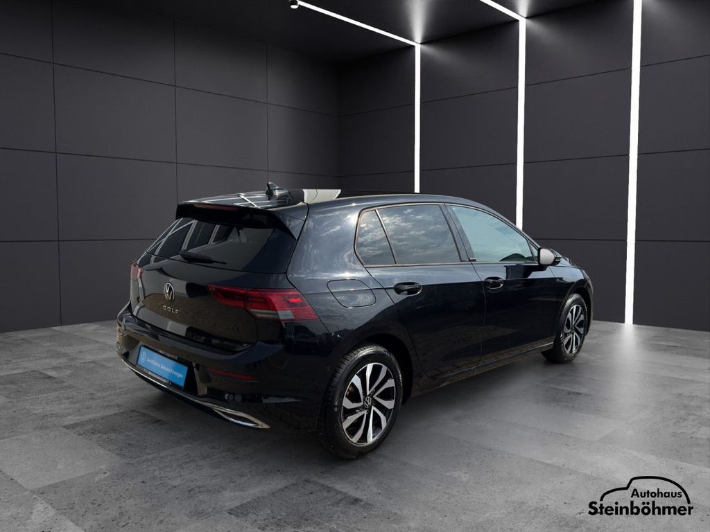 Volkswagen Golf 2023 г. Чёрный, пробег 45446 км