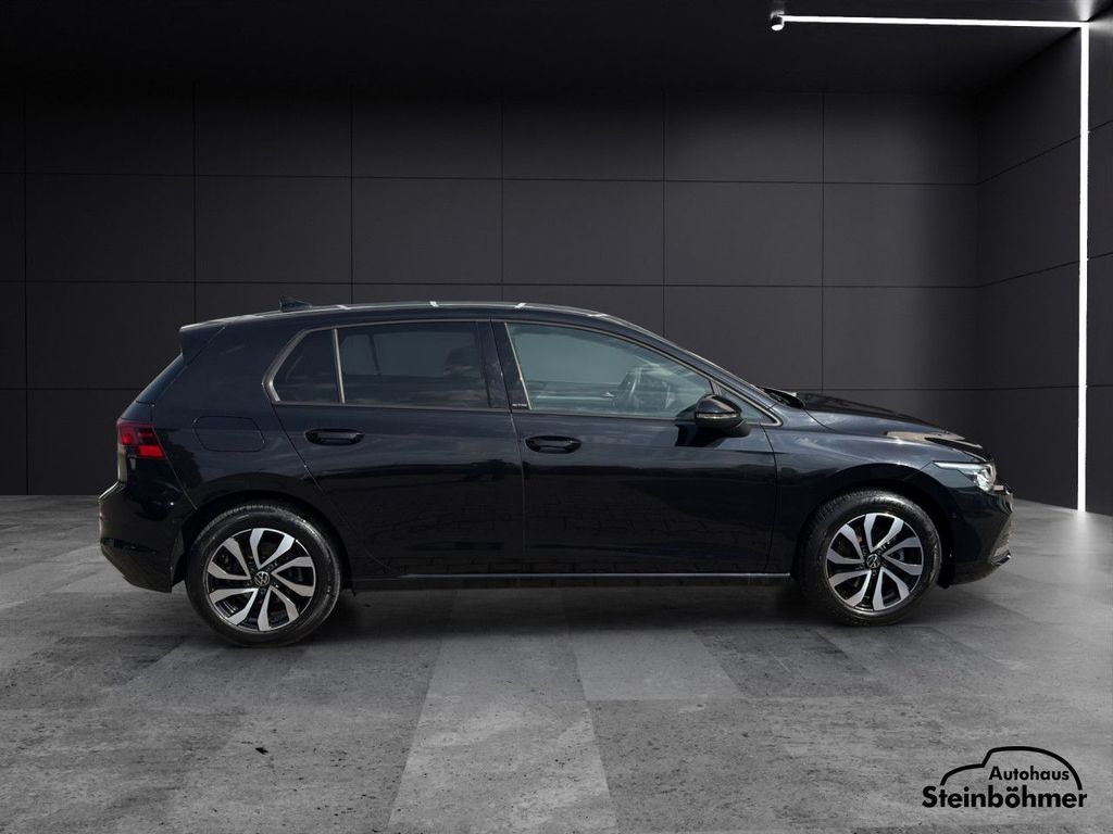 Volkswagen Golf 2023 г. Чёрный, пробег 45446 км
