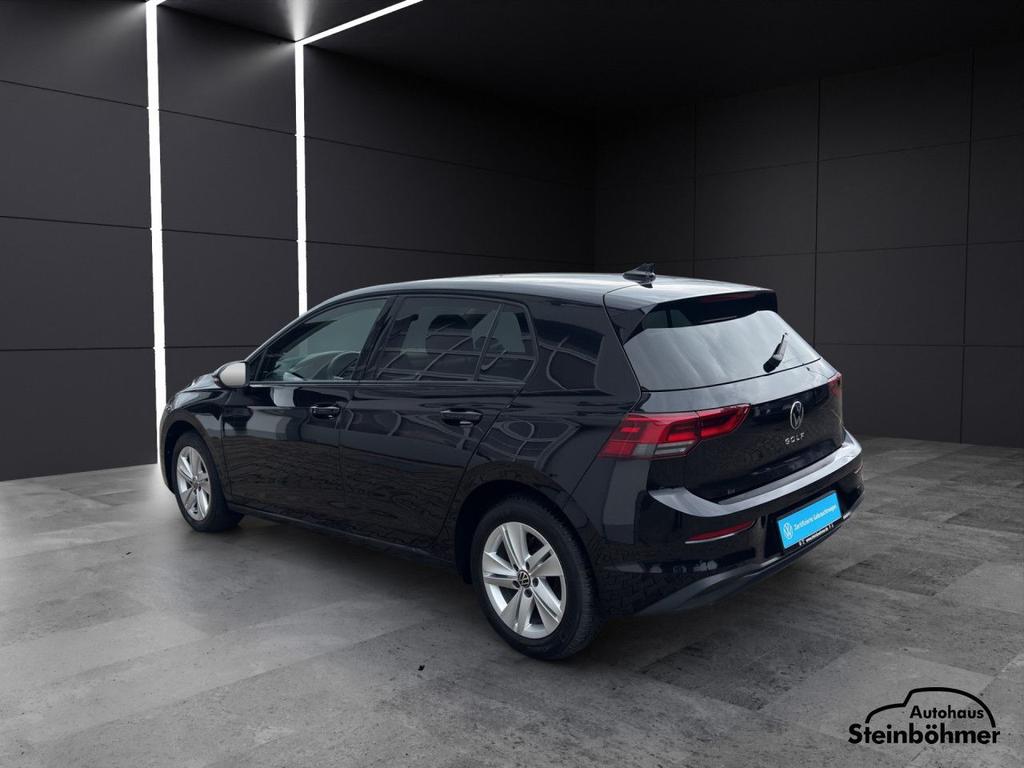 Volkswagen Golf 2023 г. Чёрный, пробег 43907 км