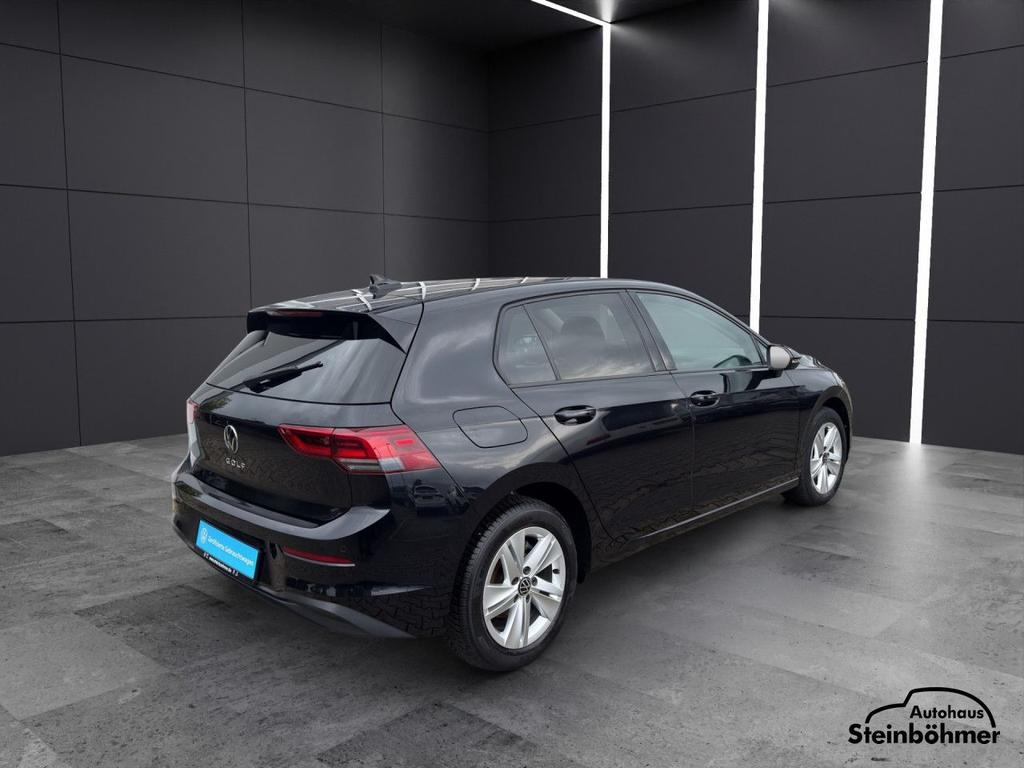Volkswagen Golf 2023 г. Чёрный, пробег 43907 км