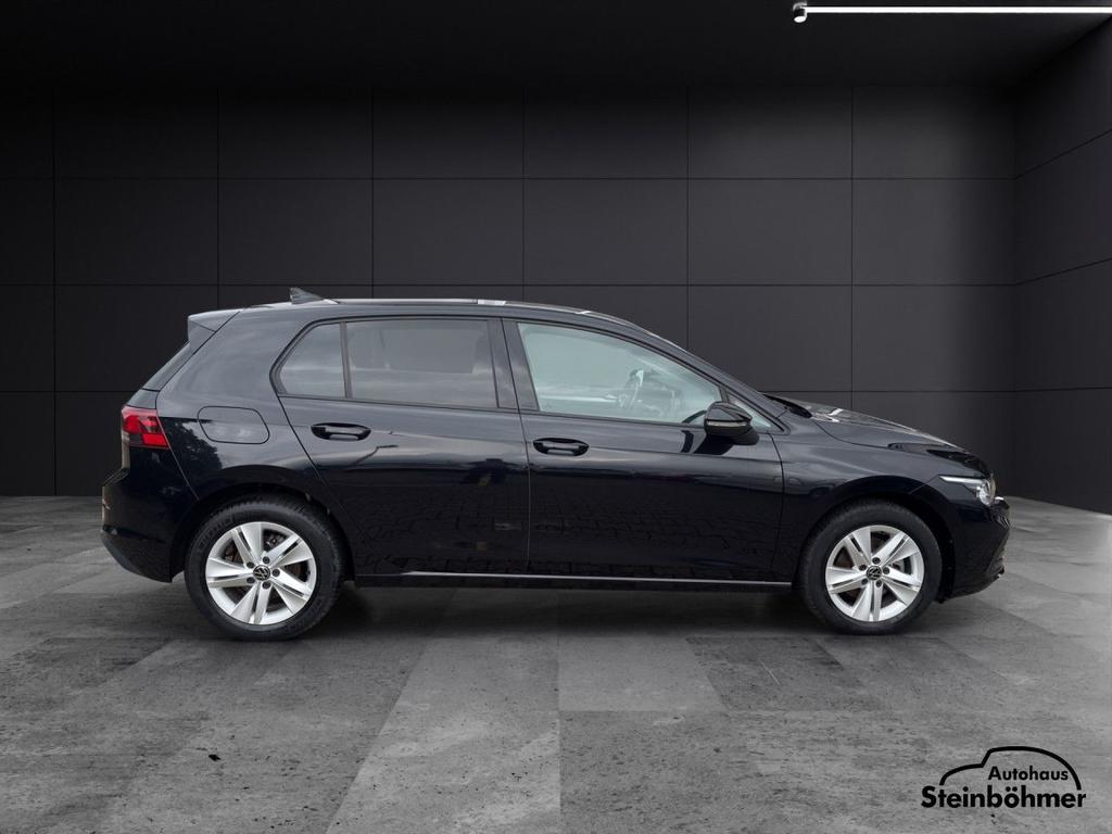 Volkswagen Golf 2023 г. Чёрный, пробег 43907 км