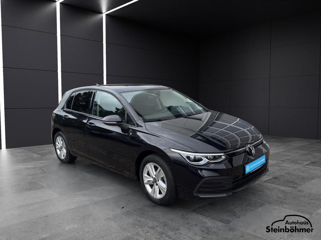 Volkswagen Golf 2023 г. Чёрный, пробег 43907 км