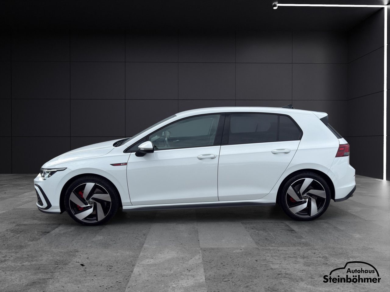 Volkswagen Golf 2024 г. Белый, пробег 39858 км